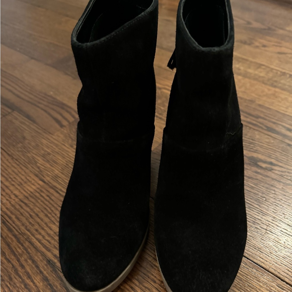 Women 6.5 Ingrid Hushpuppies Booties.